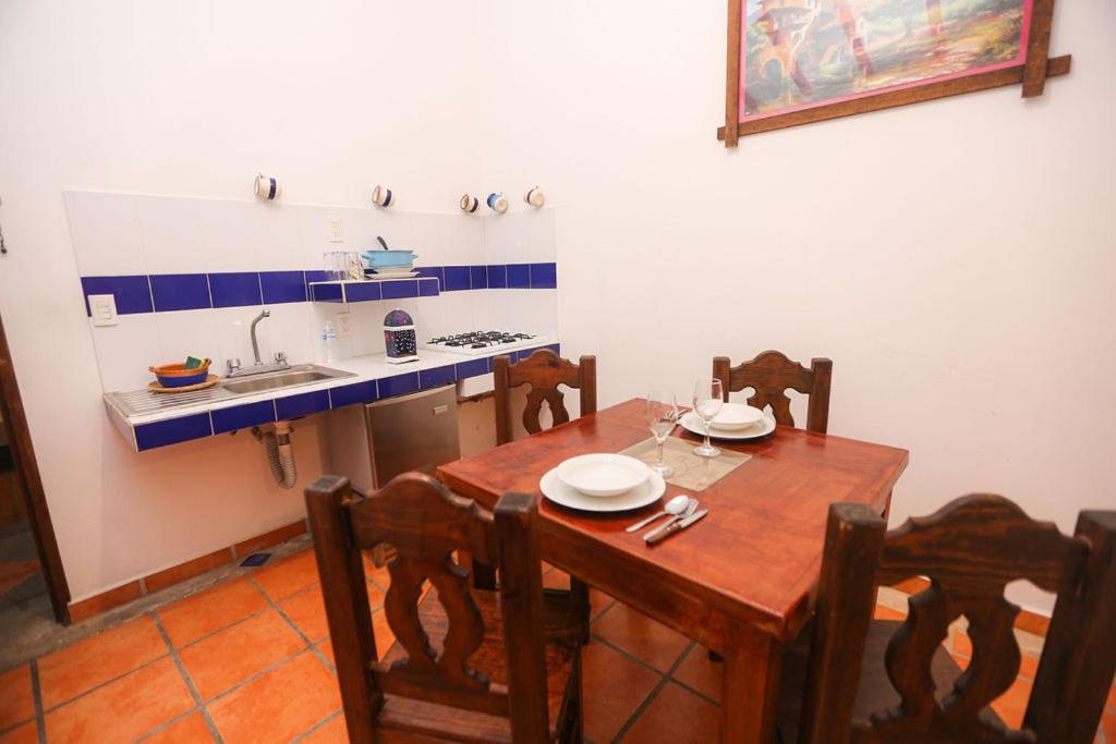 Ikaro Suites Colonial Cancún Exteriör bild